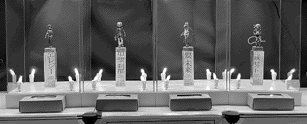 DANDAN's Wonder Festival 2023 stand up close.